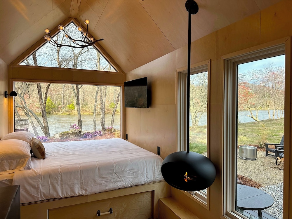 Premium Looking Glass Cabin