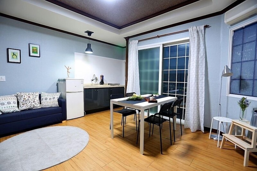 Family Room (Meceluna) photo 1