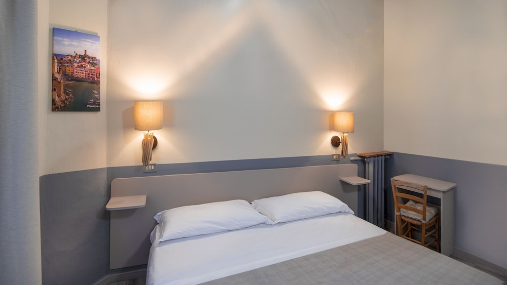 Double Room - Photo 10