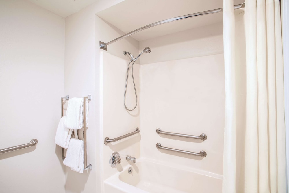 Room, 2 Double Beds, Accessible, Non Smoking (Mobility Accessible) - Photo 3