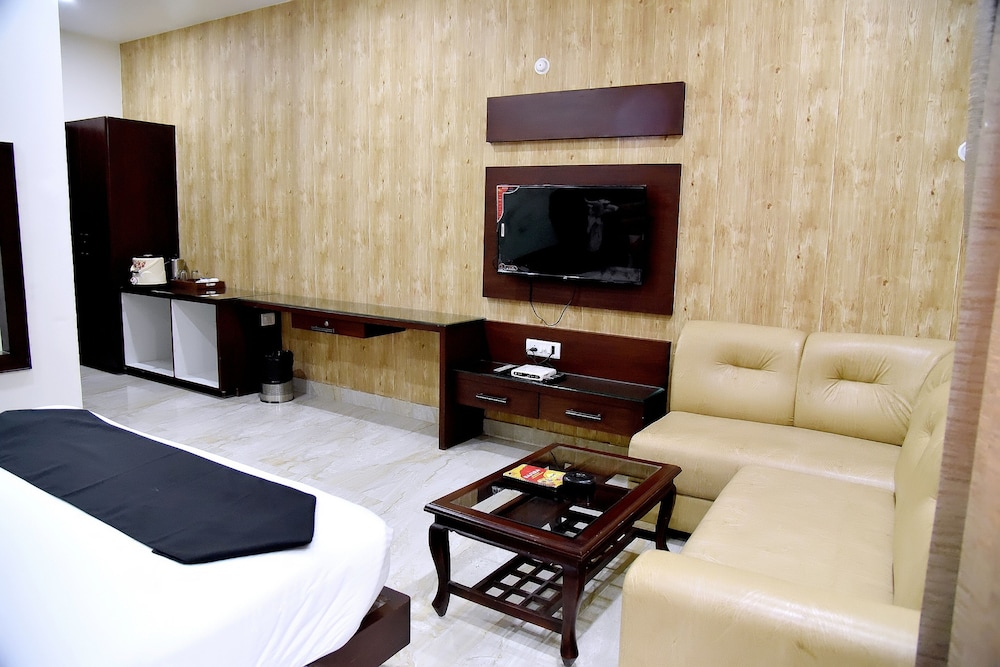 Deluxe Room - Photo 5
