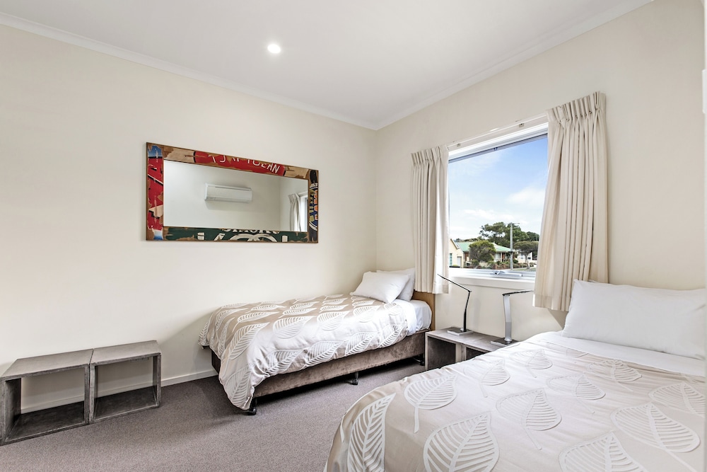 Three Bedroom Top Deck Apartment photo 3
