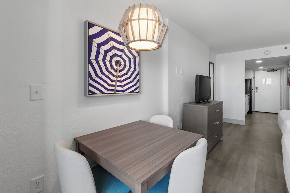 Pinnacle Oceanfront Queen Efficiency - Photo 5