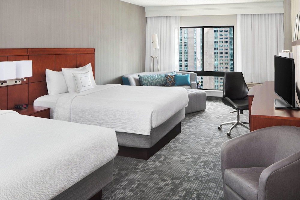 Room, Multiple Beds, City View - Photo 2