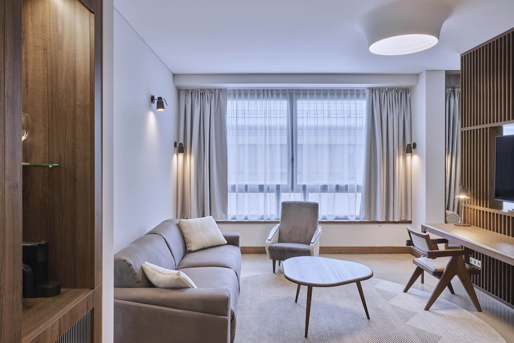 Studio Suite - Photo 1