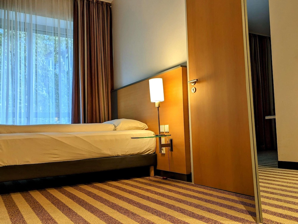 Standard Room, 1 Twin Bed, Accessible thumbnail 5