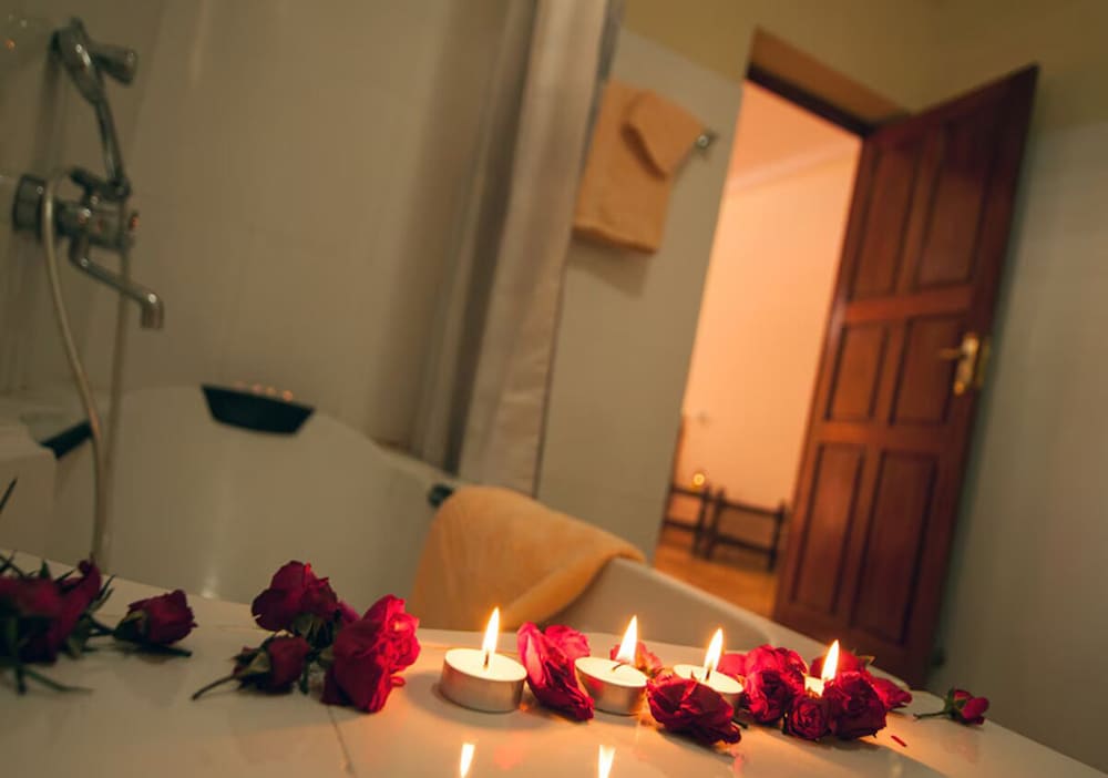 Deluxe Double Room - Photo 10