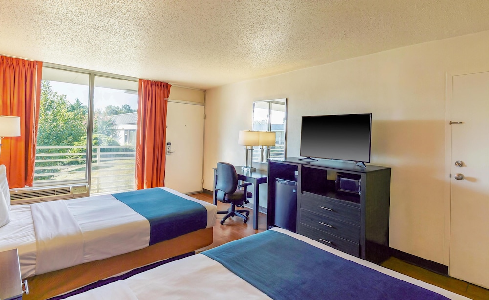 Standard Room, 2 Double Beds, Smoking, Refrigerator & Microwave photo 1