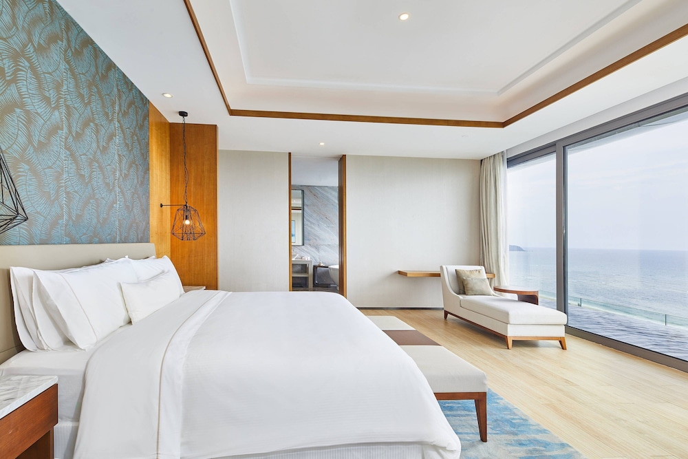 Suite, 2 Bedrooms, Balcony, Ocean View photo 2