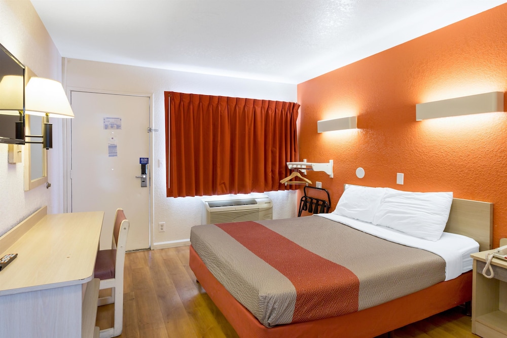 Standard Room, 1 Double Bed, Smoking photo 3
