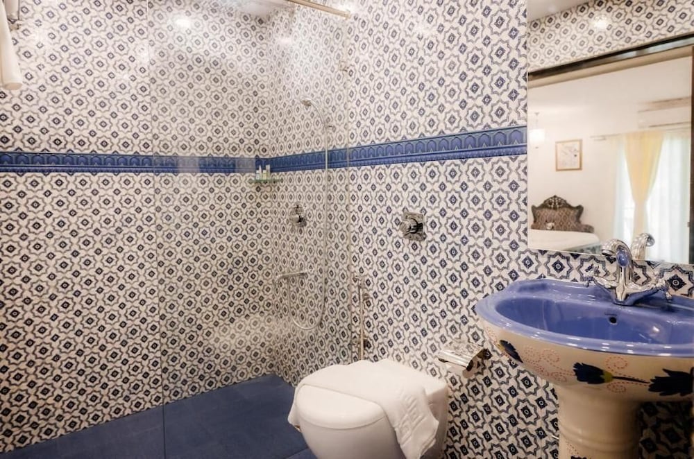 Royal Studio Suite photo 3