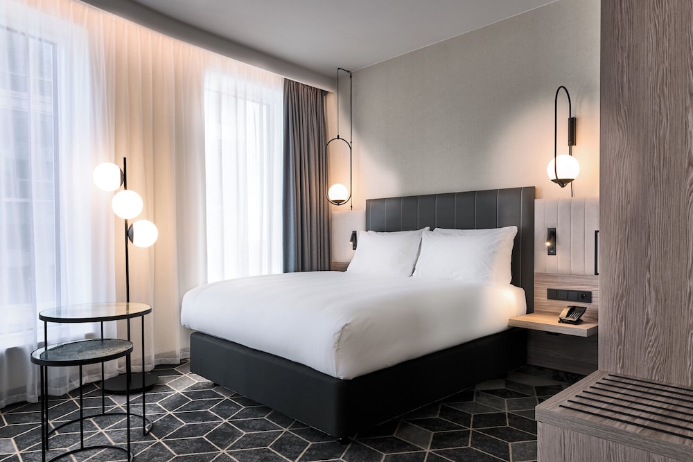 Standard Room, 1 Queen Bed, City View - Photo 2