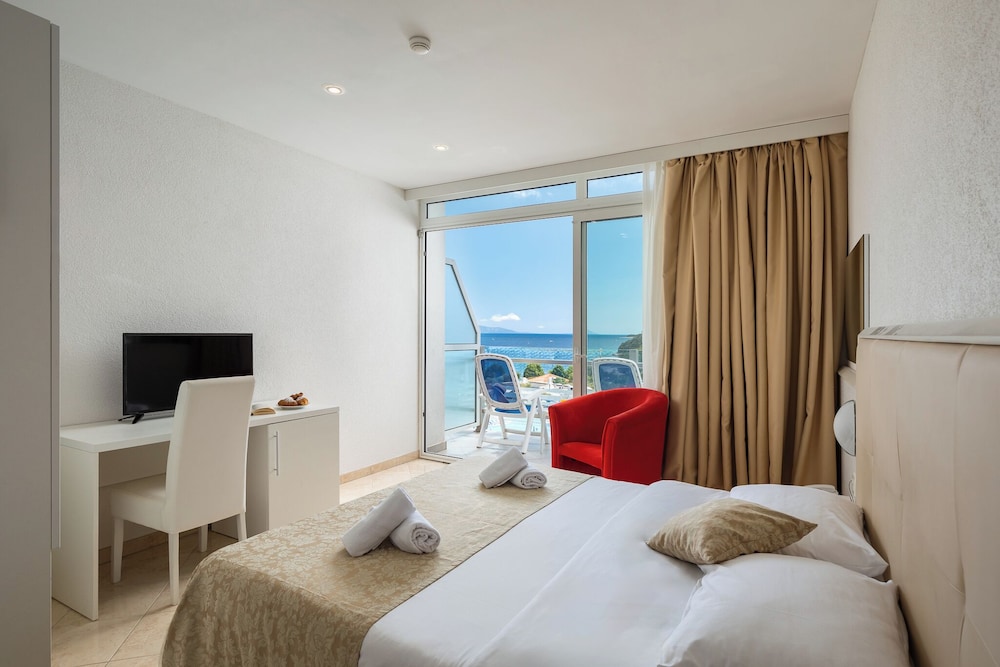 Standard Double or Twin Room photo 3