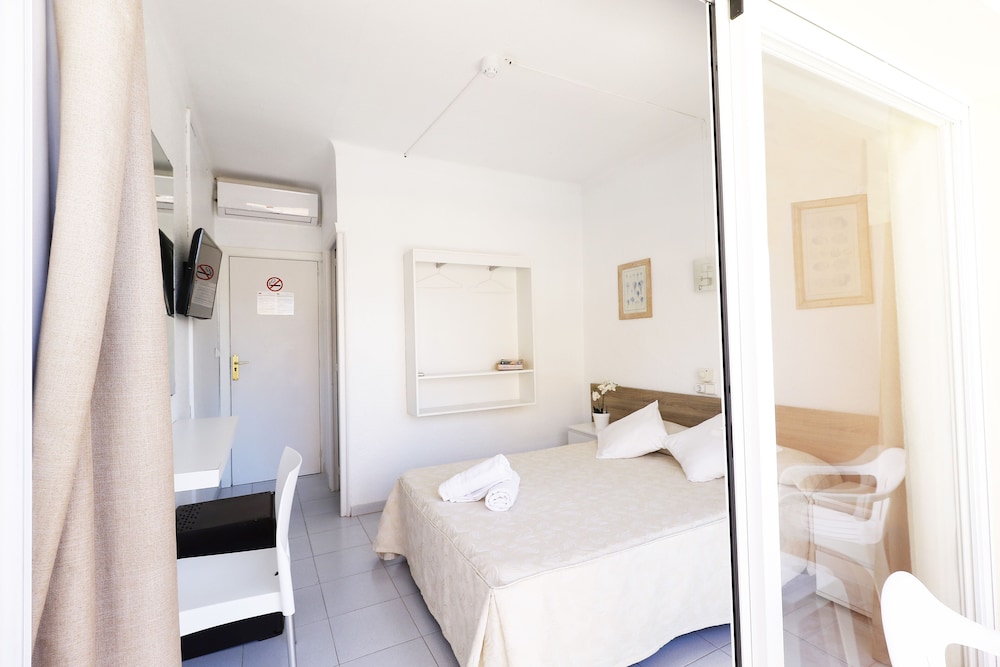 Economy Double Room Single Use, Balcony photo 3