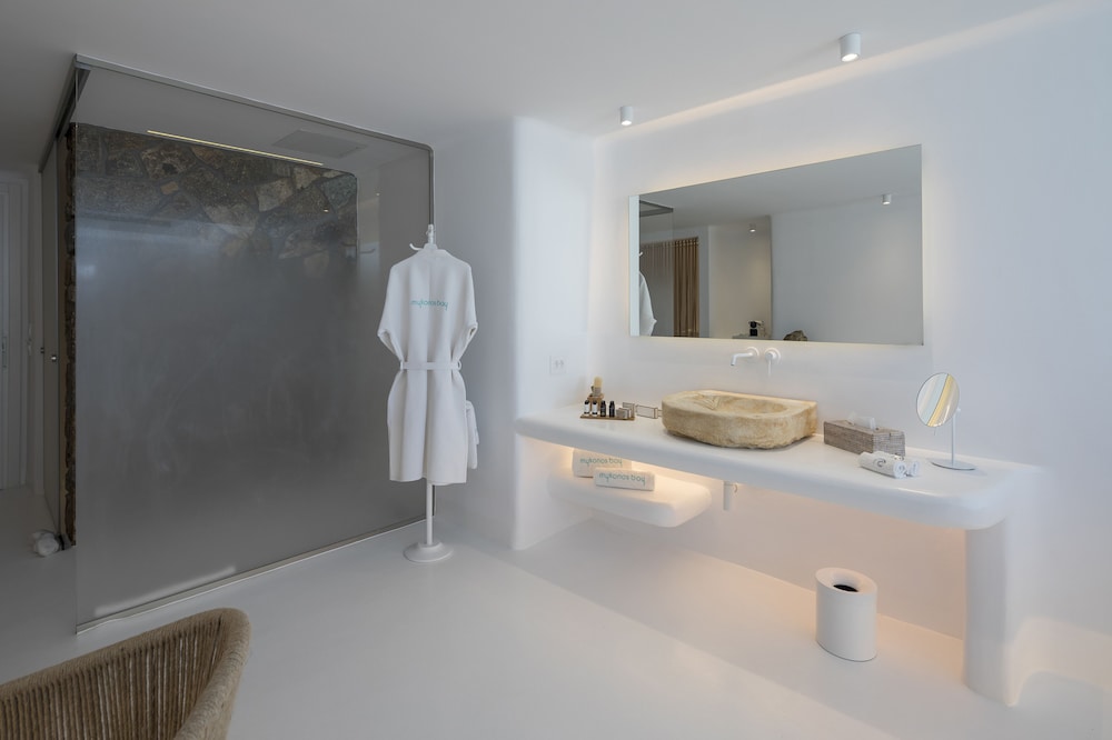 Luxury Suite, 1 Bedroom, Jetted Tub, Annex Building, Private Pool - Photo 3