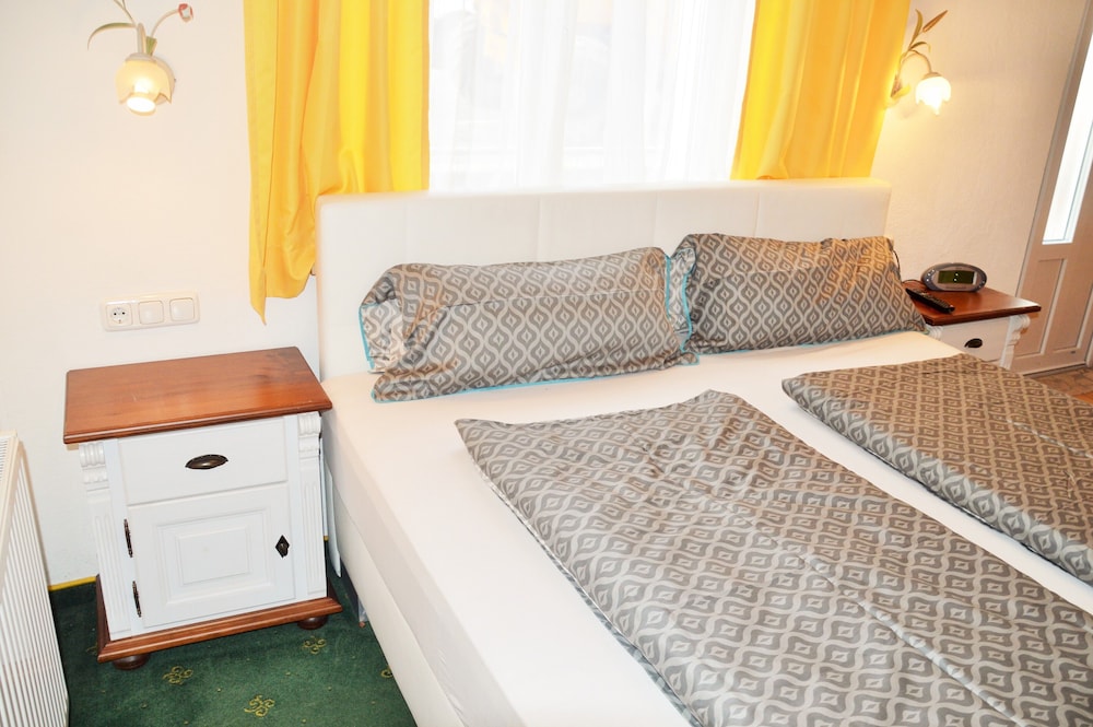 Apartment, Sauna, Mountain View (Neukirchen am Grossvenediger 01) photo 1