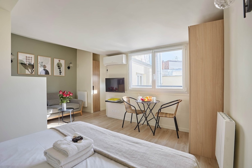 Apartment photo 2