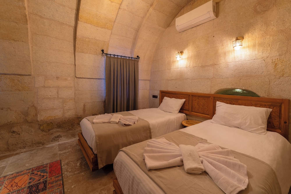 Standard Twin Room - Photo 4