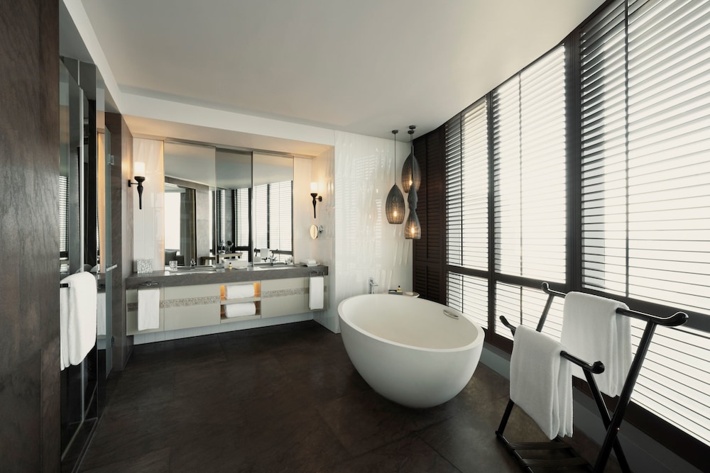 Regency Suite Twin photo 3