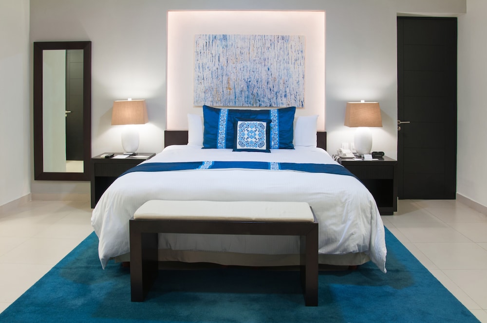 One-bedroom Ocean View Suite 1 King Bed