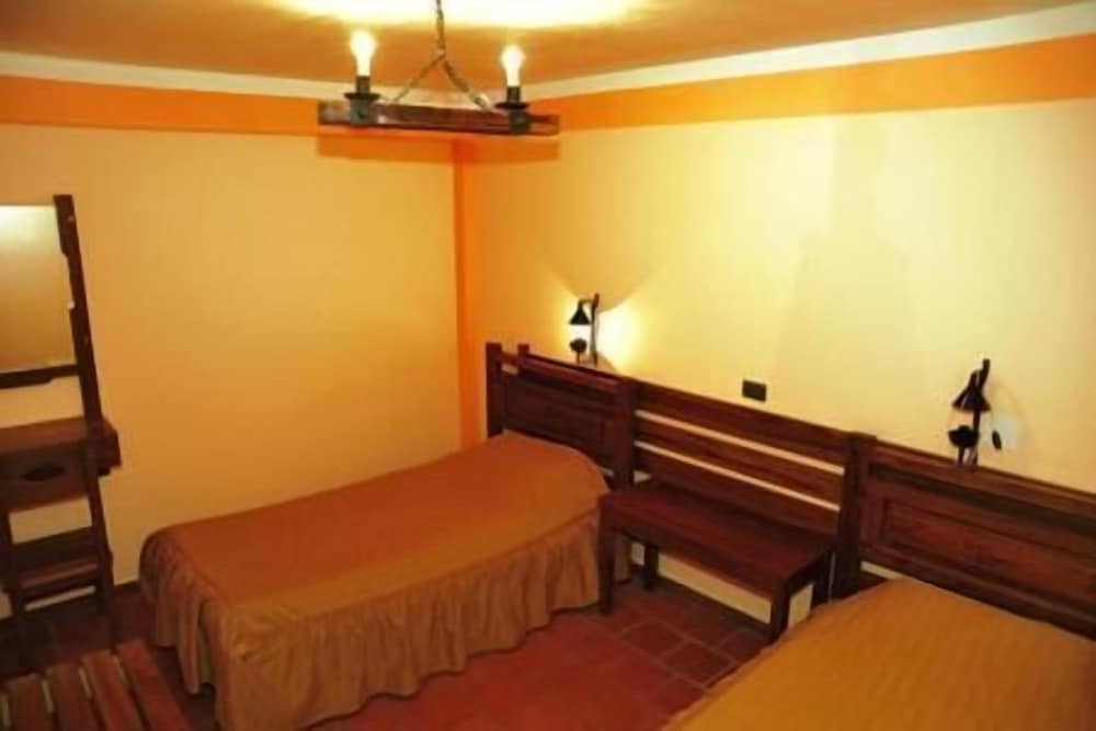 Double Room, 2 Twin Beds, Shared Bathroom