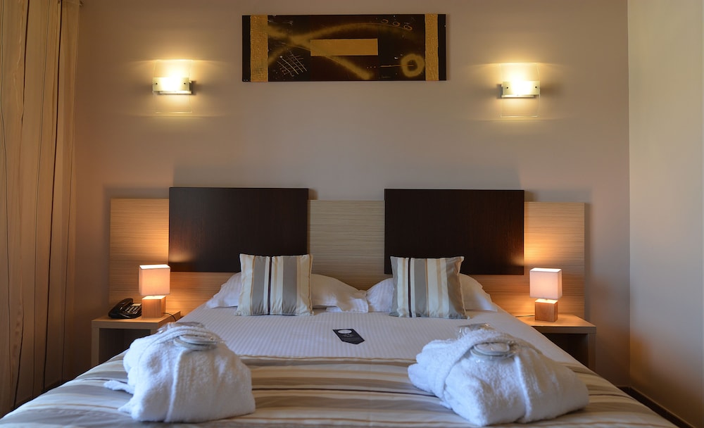 Deluxe Junior Family Room - Photo 2