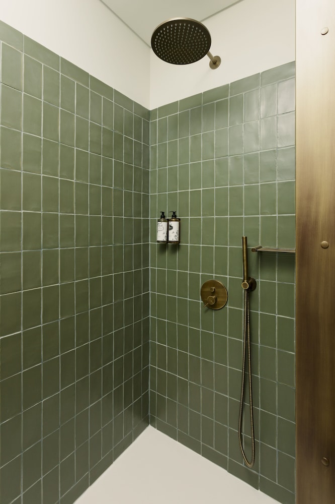 Suite - Photo 6