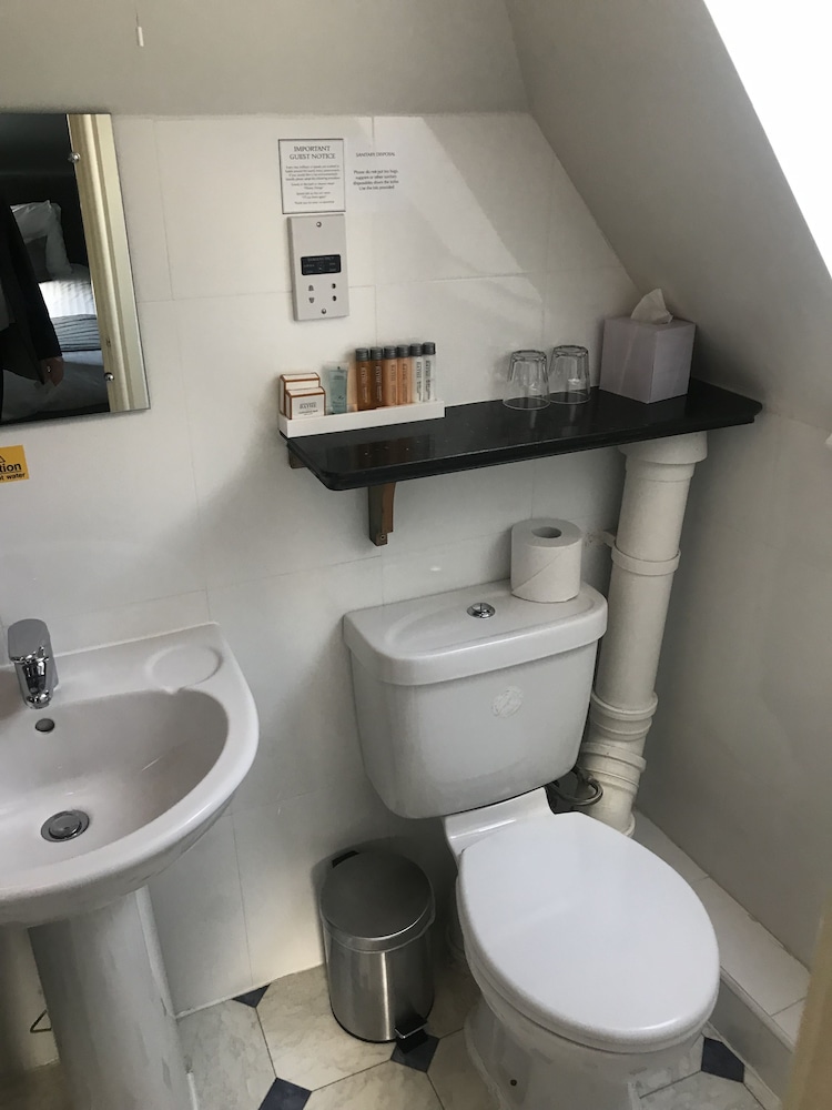 Standard Room, 2 Twin Beds, Non Smoking, Courtyard View - Photo 7