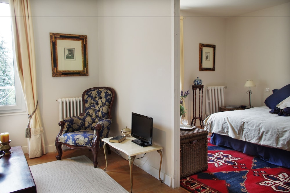 Suite (Hugo) photo 1
