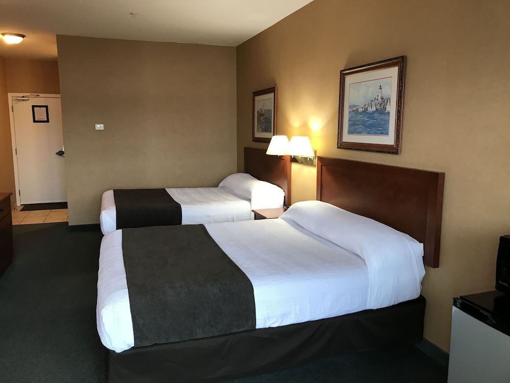 Standard Quadruple Room, 2 Queen Beds, Patio, Ocean View photo 2