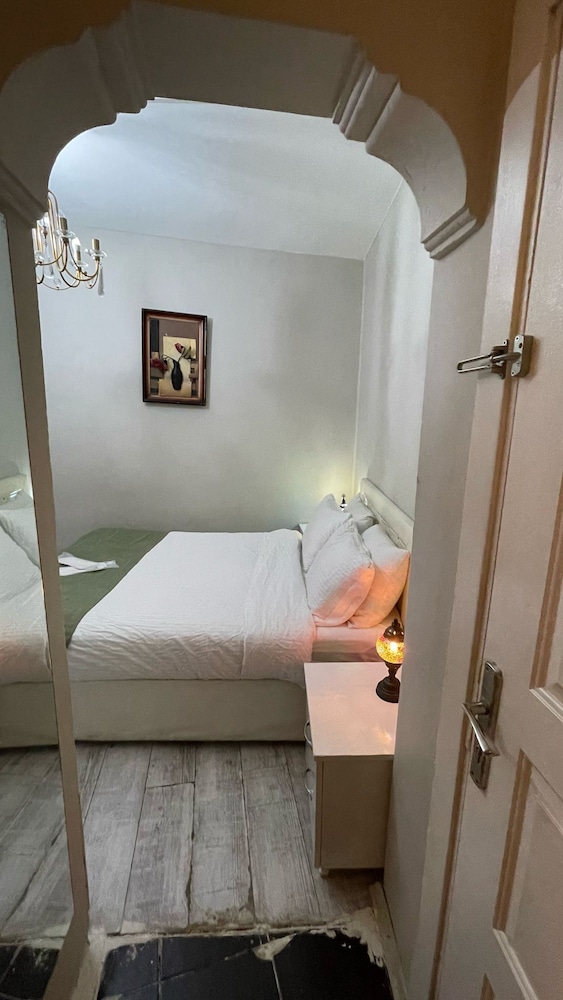 Economy Double Room photo 2