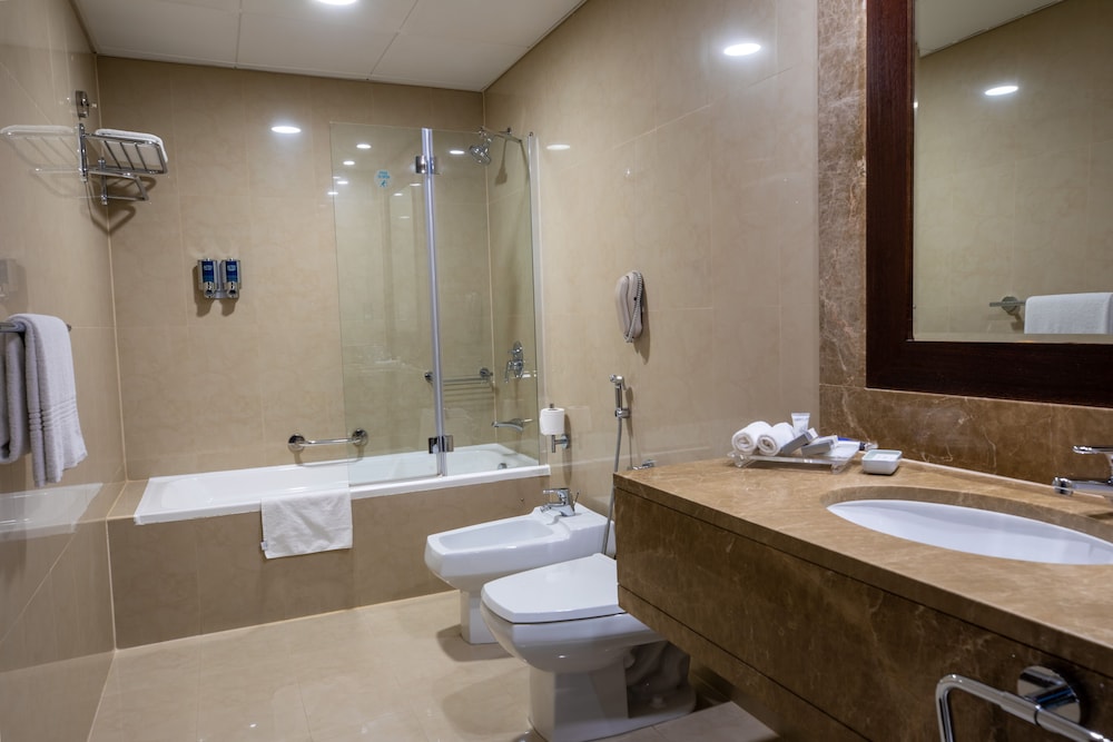 Classic Room, 1 King Bed, Non Smoking, Sheikh Zayed View photo 2