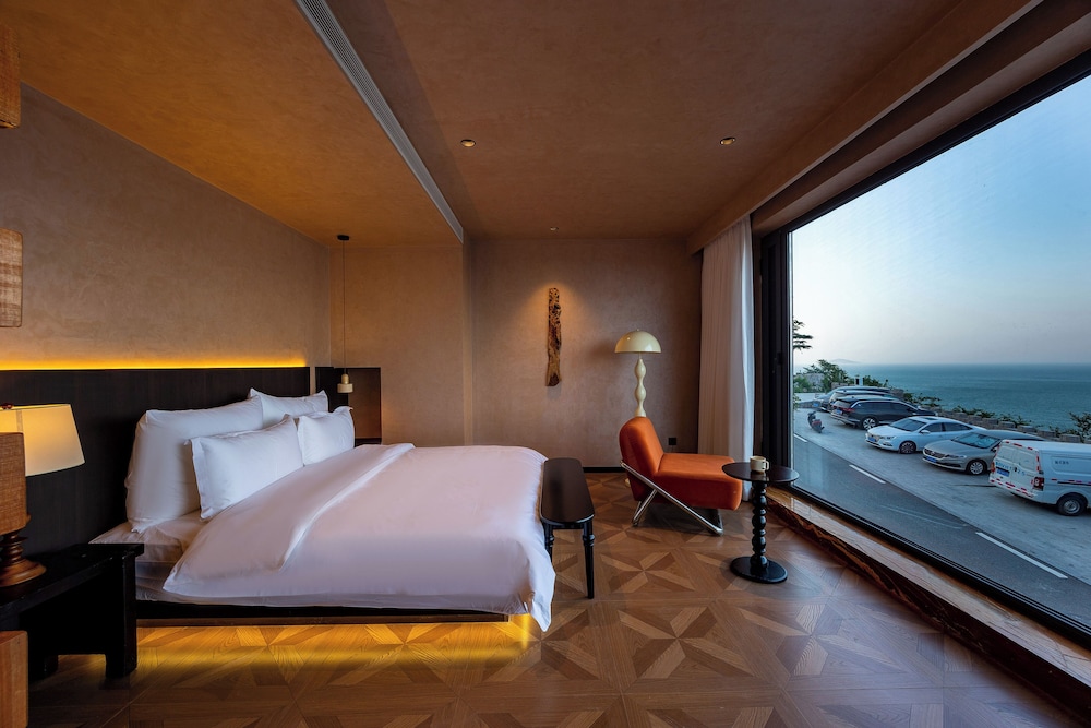 Signature Studio Suite, Sea View