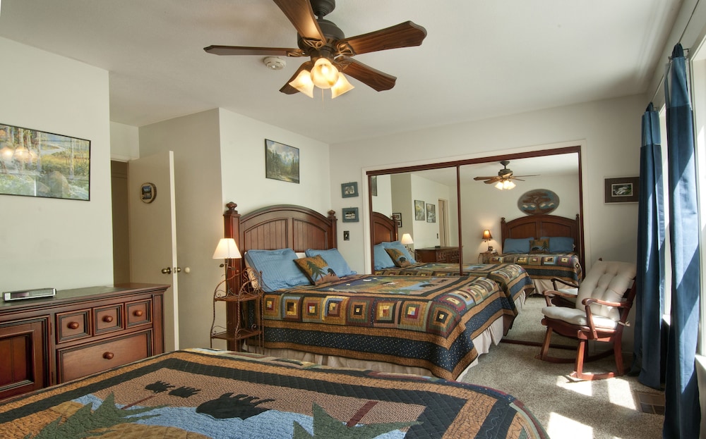 Friends Lodge - 3 Bedrooms, 3 Bathrooms - 2586 Van Campen Way, Wawona, CA 95389