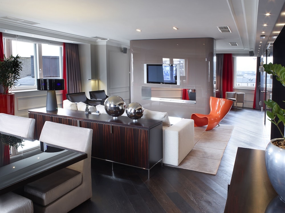 Presidential Suite, Club Lounge Access
