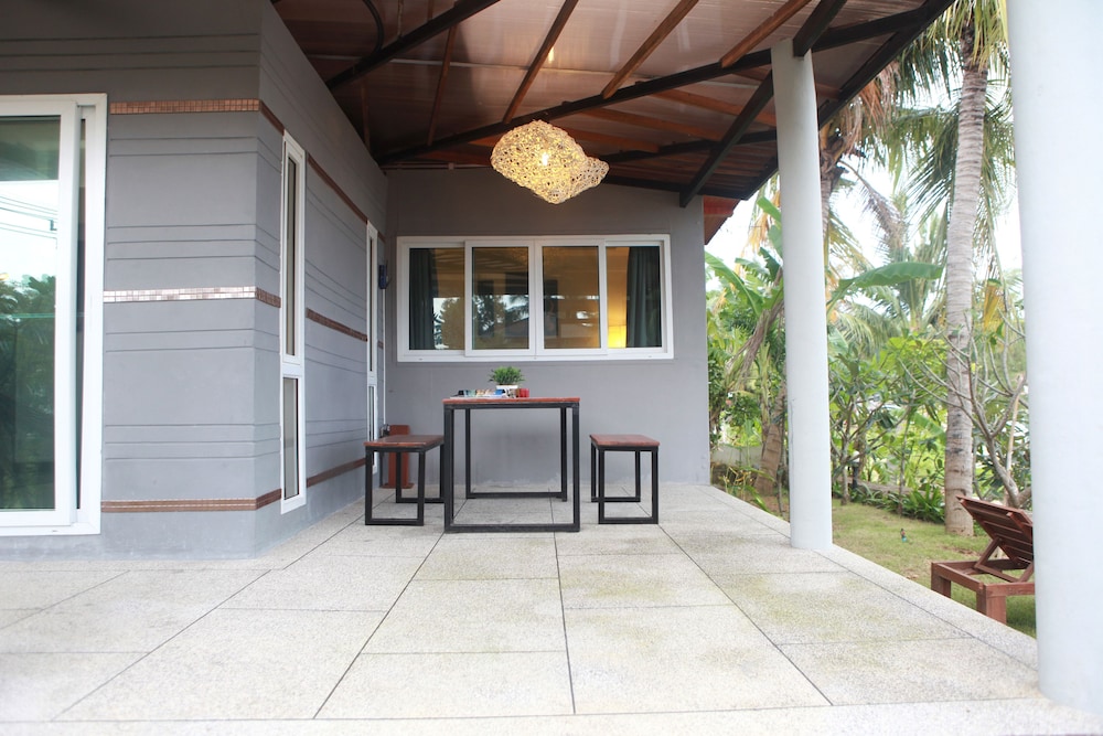 1 Bedroom Beach Front Villa photo 2