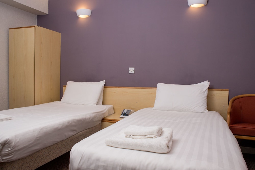 Twin Room - Photo 3