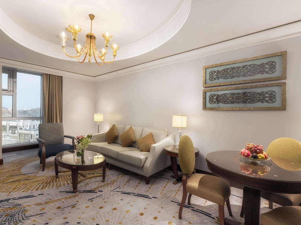 Signature Suite, 1 Bedroom (Partial Kaaba View) - Photo 11