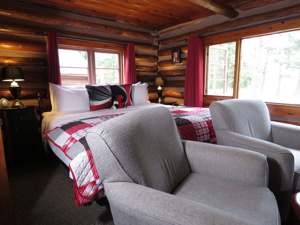 Comfort Cabin, 1 King Bed (Cabin 3) photo 2