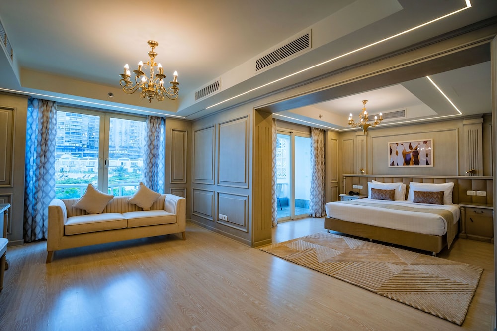 Executive Jacuzzi Suite - Photo 1
