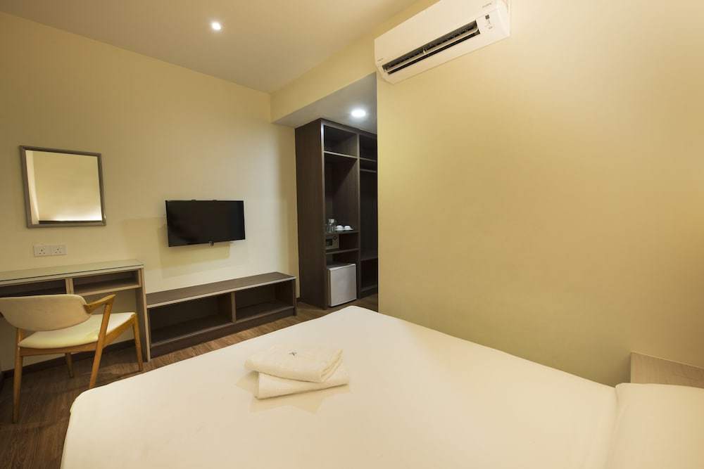 Superior Double Room, 1 Queen Bed, No Windows photo 2