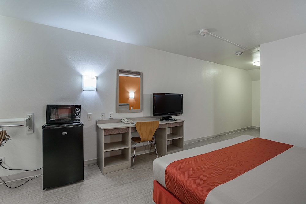 Motel 6-Pasadena, TX, Photo 8