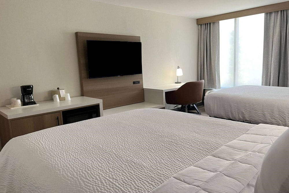 Room, 2 Double Beds, Non Smoking - Photo 2