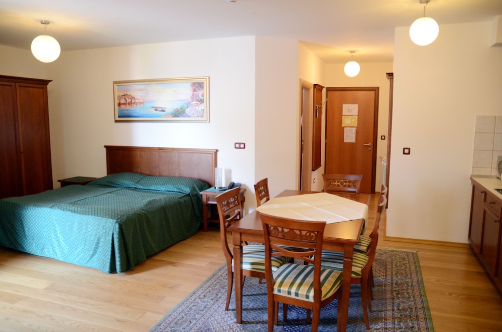 Deluxe Studio Suite, Balcony, Garden Area photo 1
