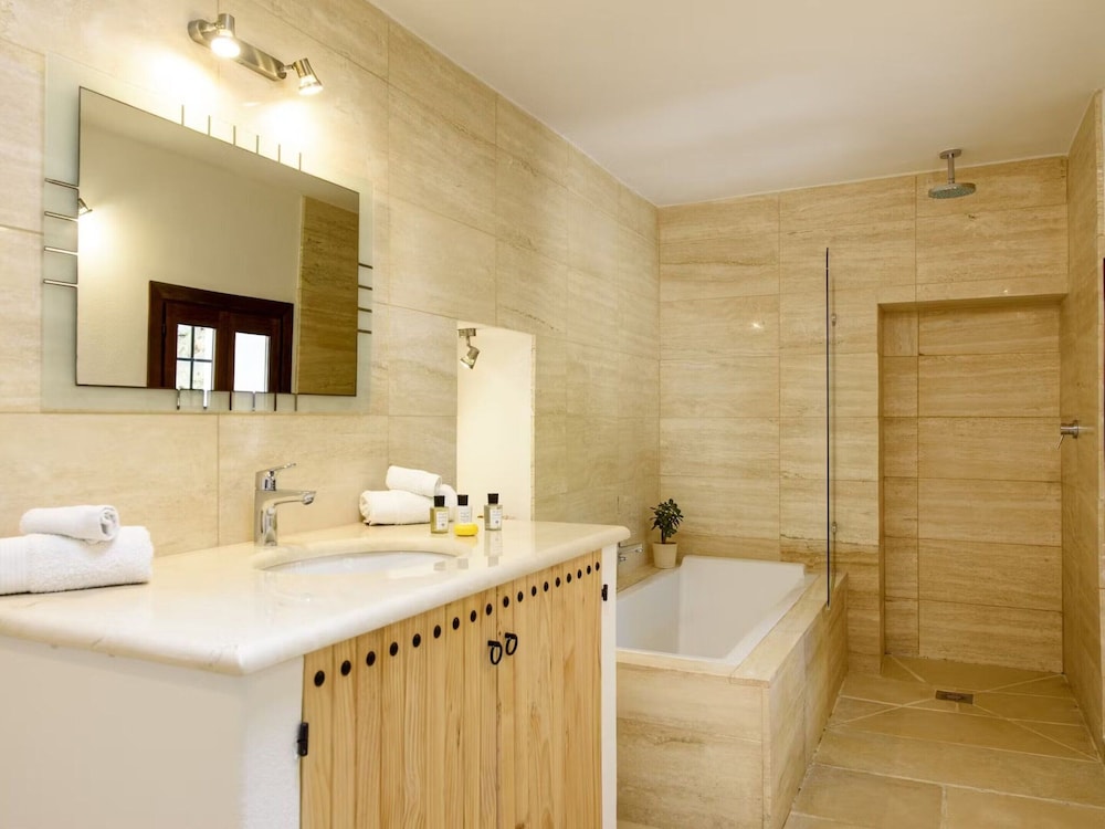 Villa photo 3