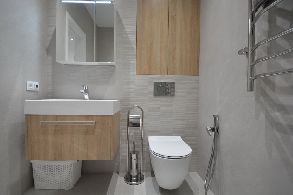 Basic Apartment, 1 Queen Bed, Kitchen (Makaenka, 12g-194) photo 2