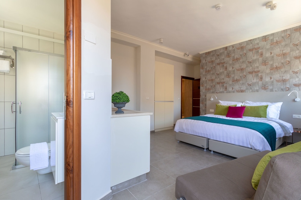 Luxury Suite photo 3