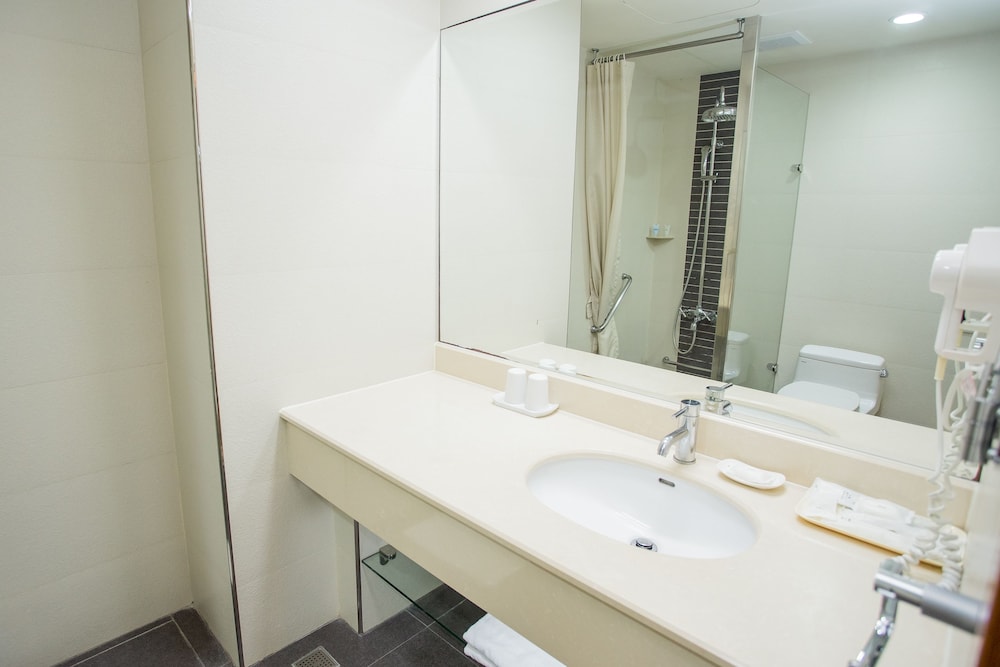 Standard Twin Room - Photo 13