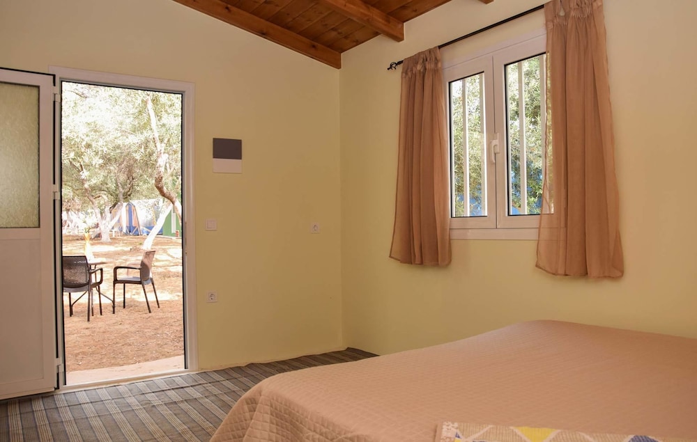 Bungalow with shared WC