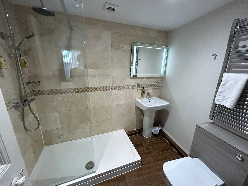Single Room, Ensuite photo 3